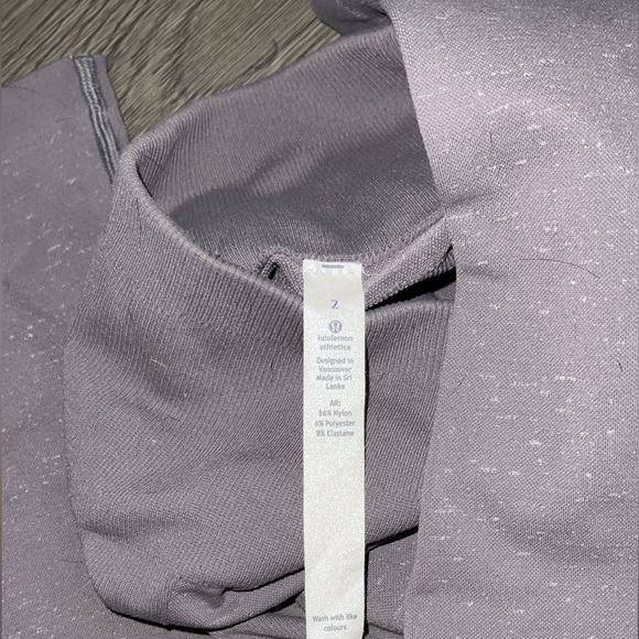 Lululemon Free To Flow Crop Magnum / White size 2 with a 17” inseam - Picture 10 of 12